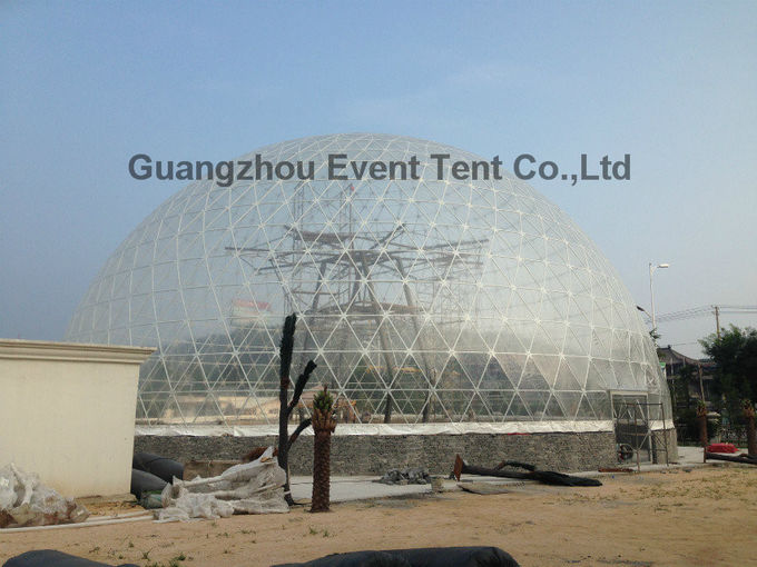 großes Zelt der geodätischen Kuppel Durchmessers des Blickdes berg 40m für Festivalereignis