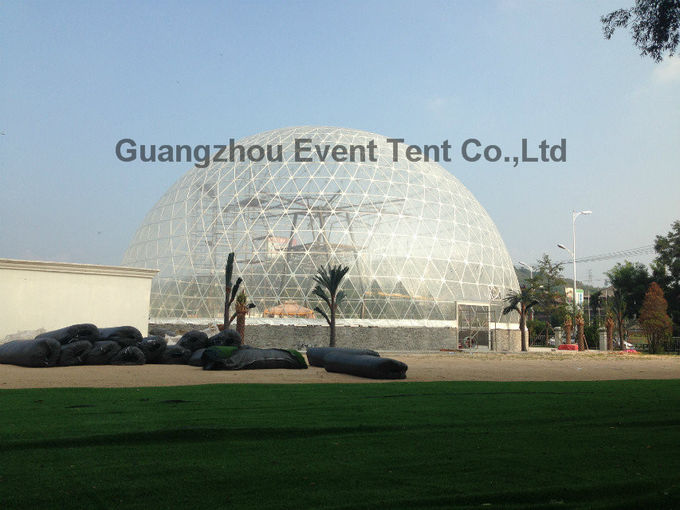 großes Zelt der geodätischen Kuppel Durchmessers des Blickdes berg 40m für Festivalereignis