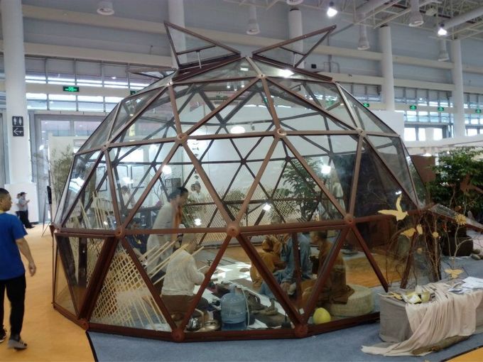 Glaszelt-halber Bereich Glaming-Zelt der geodätischen Kuppel mit Iglu-Rahmen